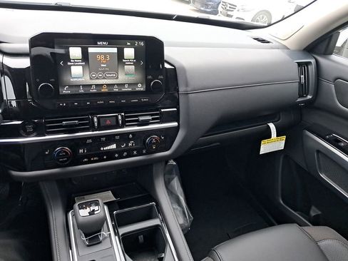 New 2025 Nissan Pathfinder SL w/ SL Premium Package image 20