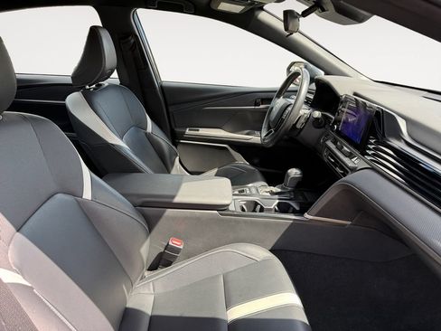 Certified 2025 Toyota Camry SE FWD image 15