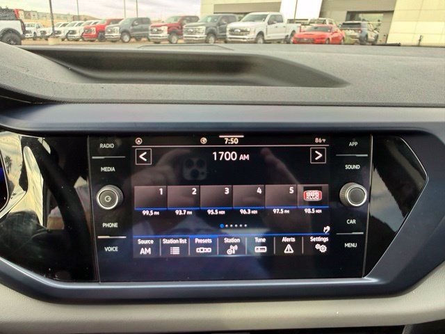 Used 2022 Volkswagen Taos SE FWD image 22