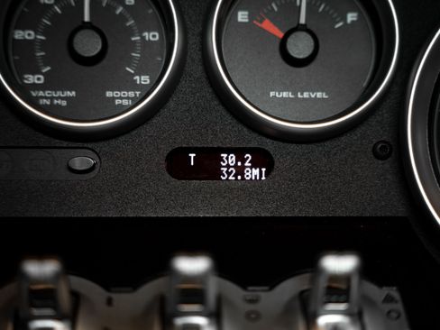 Used 2006 Ford GT RWD image 2