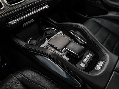 Used 2021 Mercedes-Benz GLS 580 4MATIC image 25