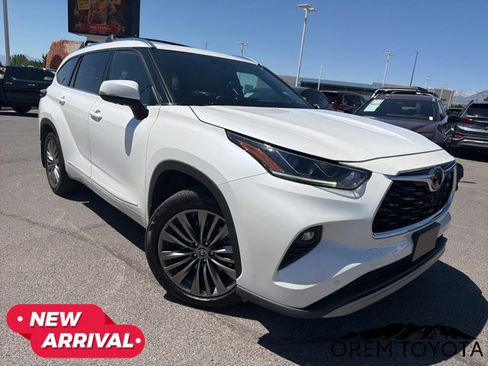 Used 2021 Toyota Highlander Platinum AWD/4WD image 1