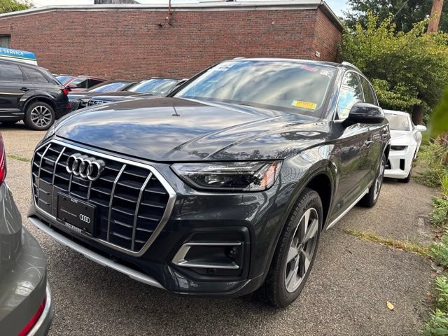 Certified 2024 Audi Q5 Premium AWD/4WD image 1