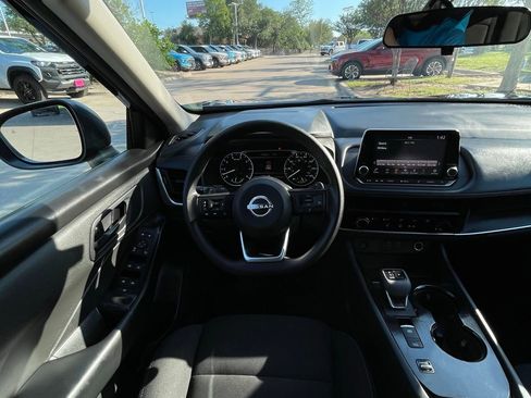 Used 2024 Nissan Rogue S FWD image 11