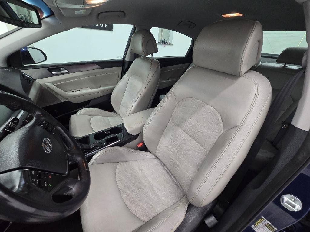 Used 2016 Hyundai Sonata Sport w/ Option Group 02 FWD image 10