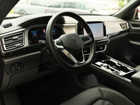 Used 2025 Volkswagen Atlas Cross Sport SE AWD/4WD image 20