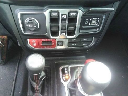 Used 2019 Jeep Wrangler Unlimited Rubicon AWD/4WD image 6
