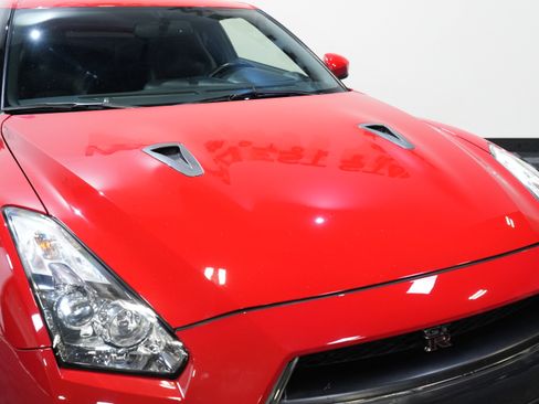 Used 2013 Nissan GT-R Premium image 12