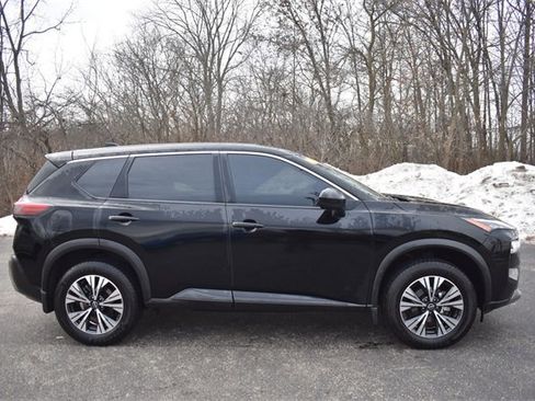 Used 2023 Nissan Rogue SV image 2