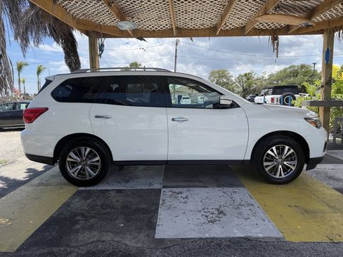 Used 2018 Nissan Pathfinder SV AWD/4WD image 4
