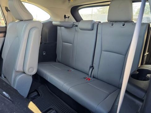Used 2022 Toyota Highlander Platinum image 14