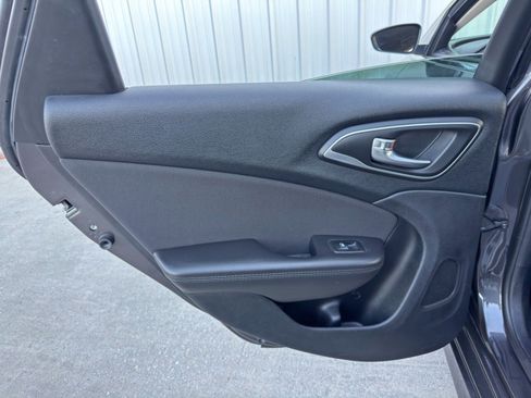 Used 2015 Chrysler 200 Limited w/ Convenience Group image 35
