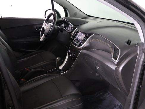 Used 2020 Chevrolet Trax LT w/ LT Convenience Package image 20