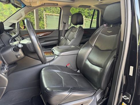Used 2020 Cadillac Escalade Luxury AWD/4WD image 8