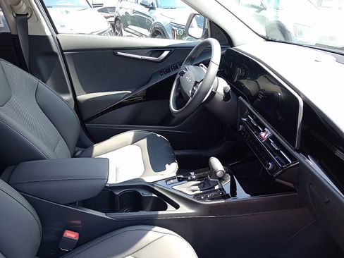 New 2025 Kia Niro EX image 7
