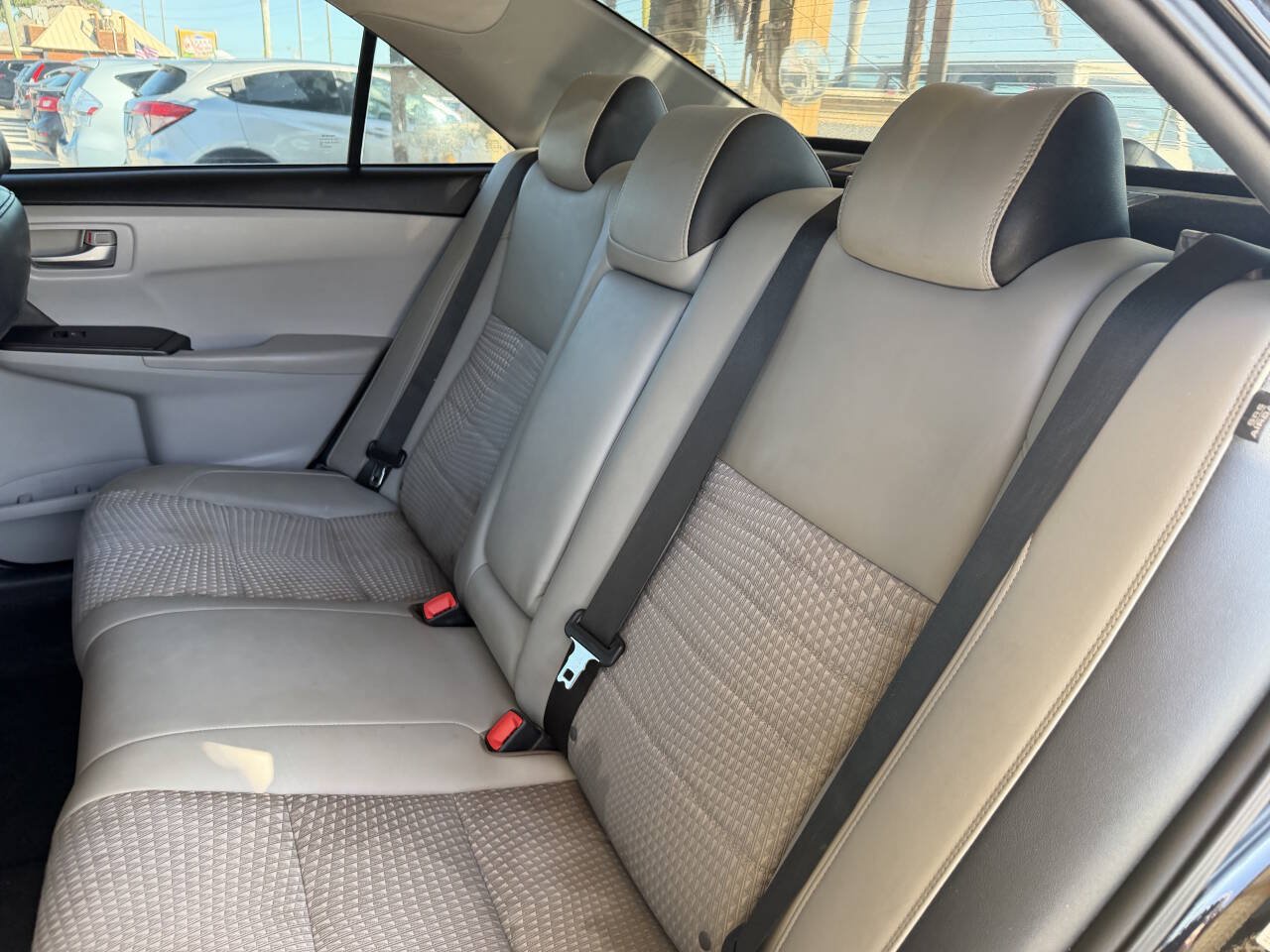 Used 2015 Toyota Camry SE FWD image 12