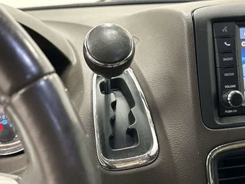 Used 2014 Chrysler Town & Country Touring FWD image 24