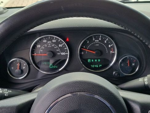 Used 2018 Jeep Wrangler Sport w/ Connectivity Group AWD/4WD image 27