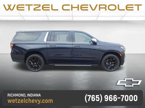 Used 2023 Chevrolet Suburban Premier w/ Advanced Technology Package AWD/4WD image 2