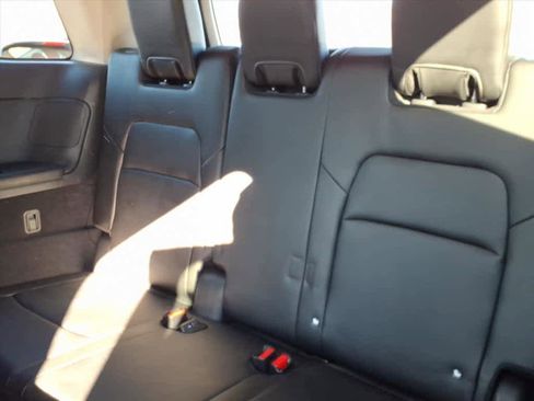 Certified 2024 Nissan Pathfinder SL w/ Black Appearance Package image 17