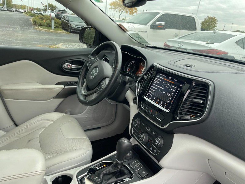 Used 2019 Jeep Cherokee Limited w/ Technology Group AWD/4WD image 2