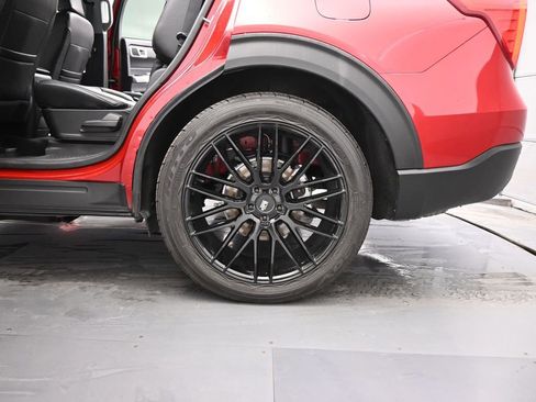 Used 2024 Ford Explorer XLT image 21