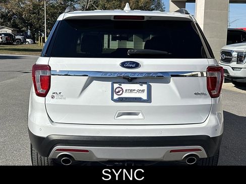 Used 2016 Ford Explorer XLT image 6