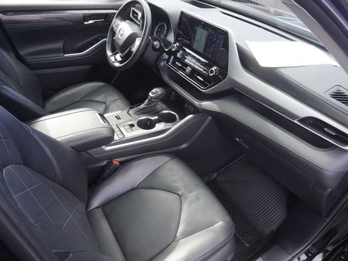 Used 2022 Toyota Highlander Platinum image 22