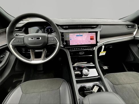 New 2026 Jeep Grand Cherokee Altitude AWD/4WD image 10