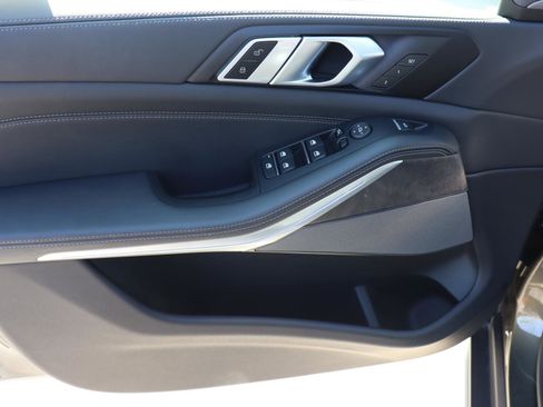 Used 2025 BMW X5 xDrive40i w/ Premium Package image 14