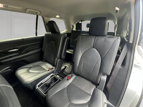 Used 2024 Toyota Grand Highlander AWD image 16