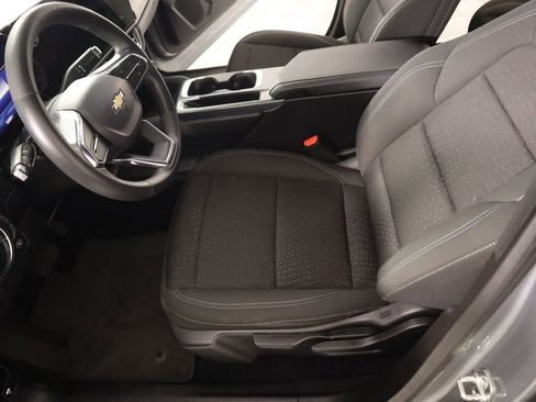 Used 2025 Chevrolet Equinox EV LT image 9