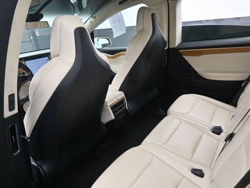 Used 2019 Tesla Model X 100D image 32