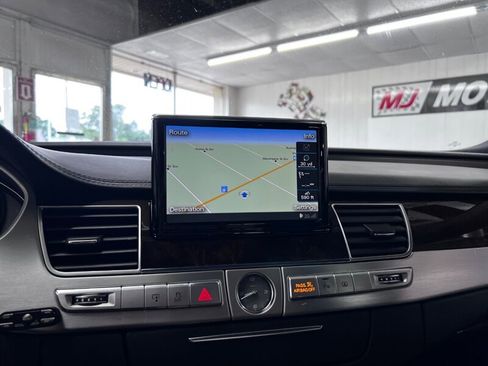 Used 2014 Audi S8 image 22