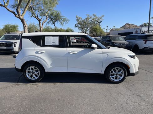 Certified 2025 Kia Soul LX FWD image 2