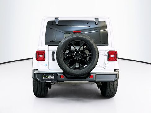 Used 2021 Jeep Wrangler Sahara image 7