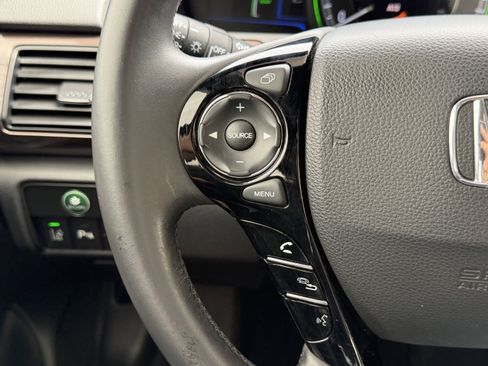 Used 2017 Honda Accord Touring image 13