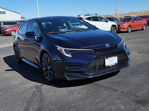 Used 2024 Toyota Corolla SE w/ SE Premium Package image 4