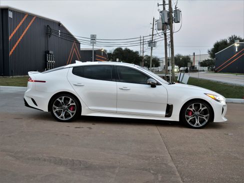 Used 2018 Kia Stinger GT2 image 4