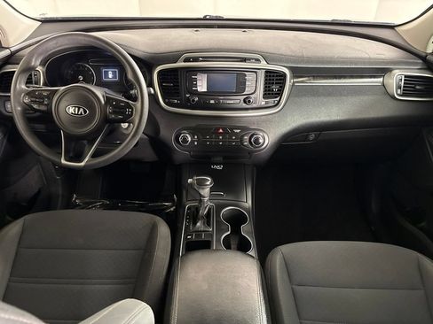 Used 2016 Kia Sorento FWD image 11