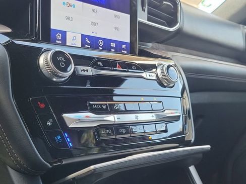 Used 2023 Ford Explorer Platinum w/ Technology Package image 21