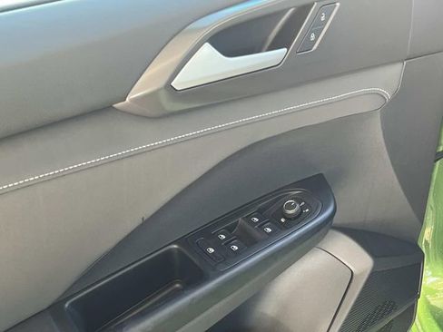 New 2026 Volkswagen Taos SE image 10