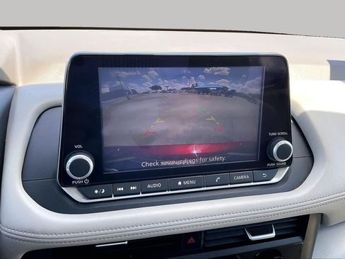 Used 2025 Nissan Rogue SV FWD image 25