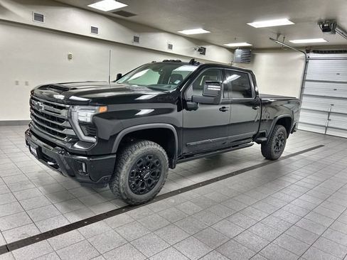 Used 2024 Chevrolet Silverado 3500 High Country w/ Technology Package AWD/4WD image 3