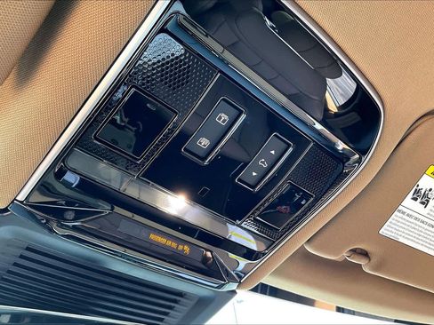 New 2025 Land Rover Range Rover Long Wheelbase SE image 22