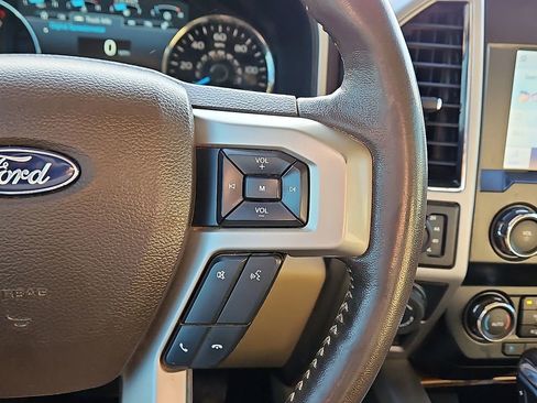 Used 2019 Ford F150 Lariat image 17
