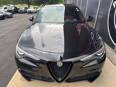 Used 2023 Alfa Romeo Stelvio Veloce AWD/4WD image 9