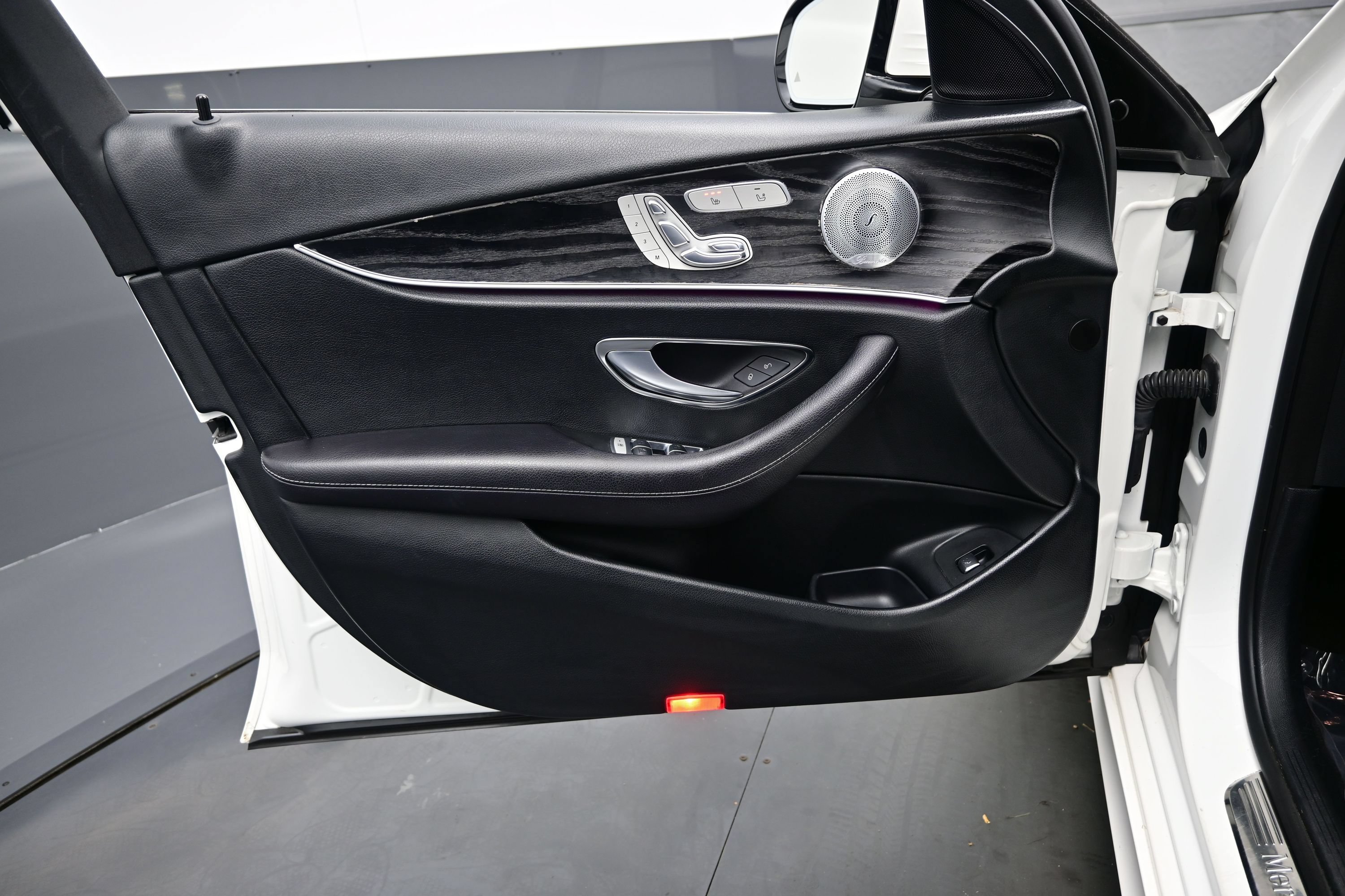 Used 2019 Mercedes-Benz E 300 w/ Driver Assistance Package image 9