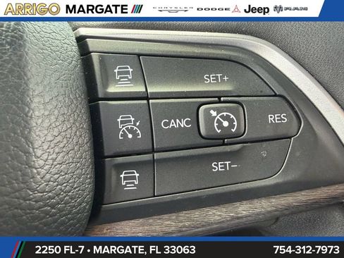 Used 2025 Jeep Grand Cherokee Limited w/ Black Appearance Package RWD image 28