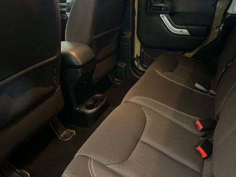 Used 2013 Jeep Wrangler Unlimited Sahara w/ Connectivity Group AWD/4WD image 12